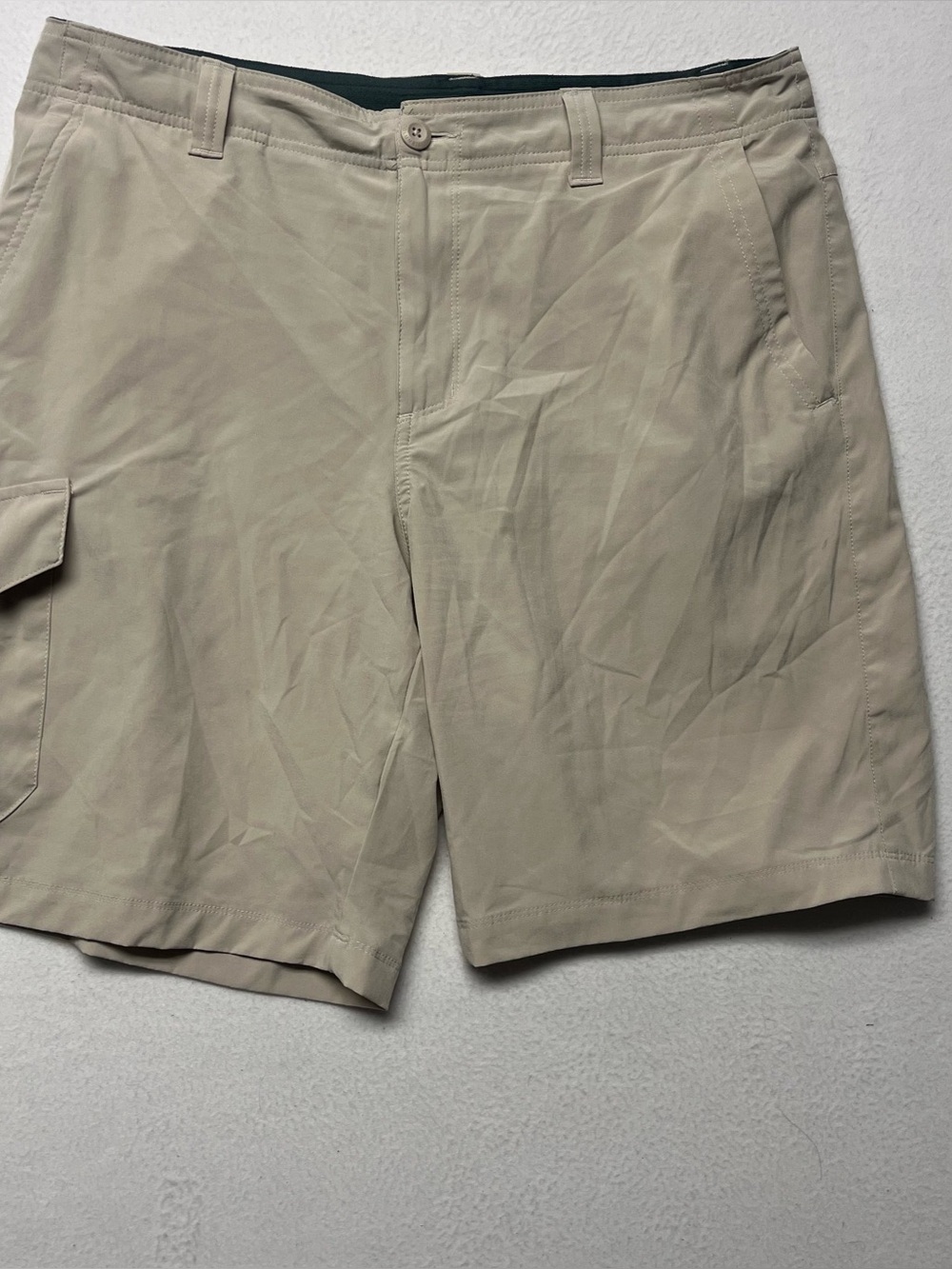 Men's Columbia 5 pockets Khaki Shorts Tag Size 36 Inseam 9” Lightweight